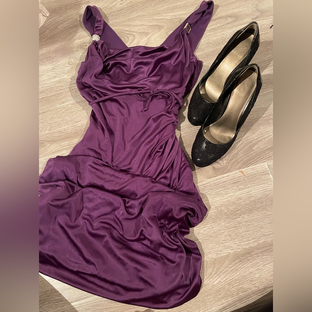 Purple Le Chateau cocktail lined midi dress & Nine West black closed-toe heels
